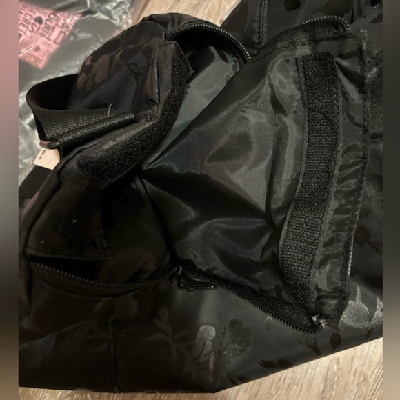 🖤 Victoria's Secret Black Floral Duffle Bag 🖤 - Picture 6 of 12